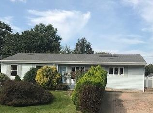 21 Wellesley Rd, Parlin, NJ 08859