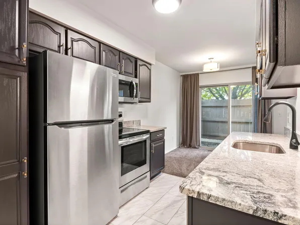 3034 Forest Creek Ct, Ann Arbor, MI 48108