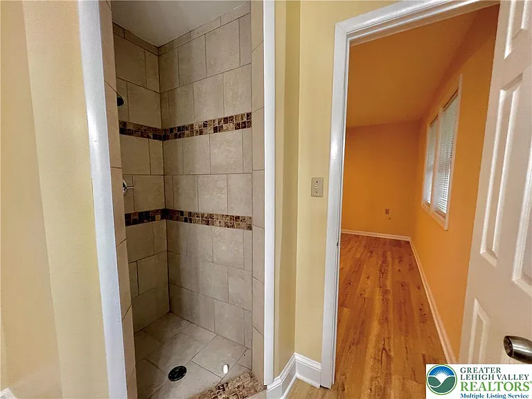 2404 Northwood Ave — Photo 11