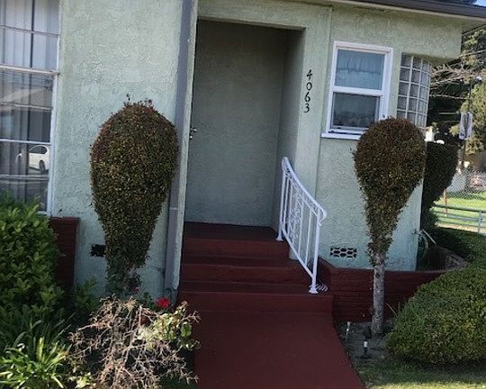 3rd image of 4063 Sutro Ave