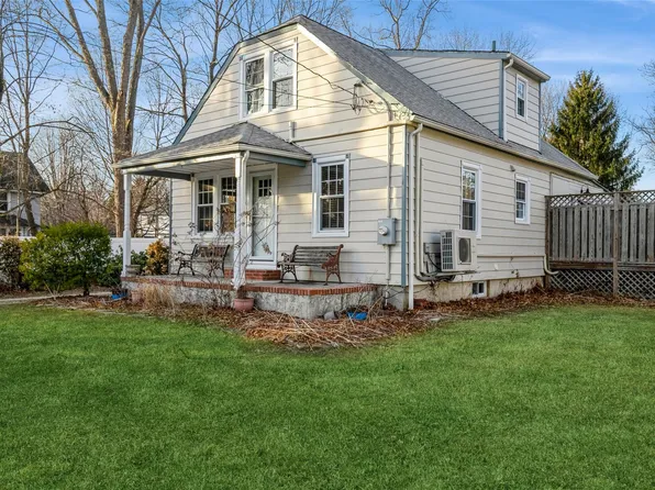 203 W Pulaski Road, Huntington Station, NY 11746