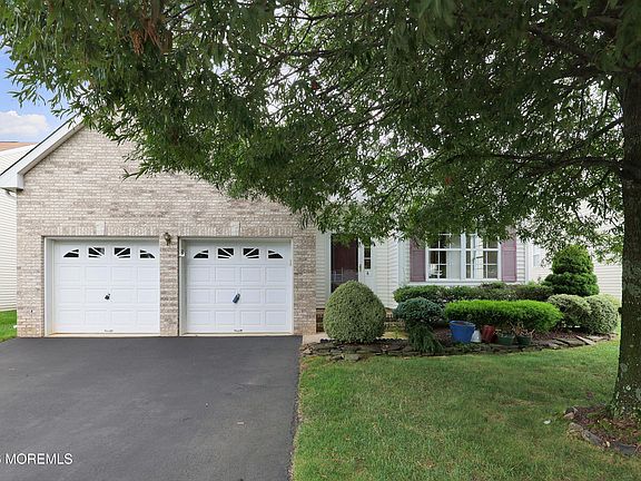 2nd image of 6 Silver Maple Lane