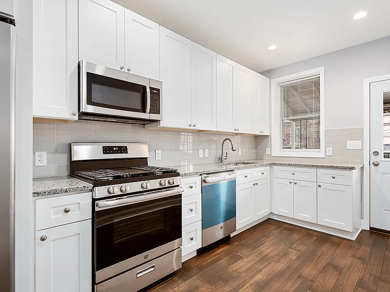 523 Rappolla St — Photo 6