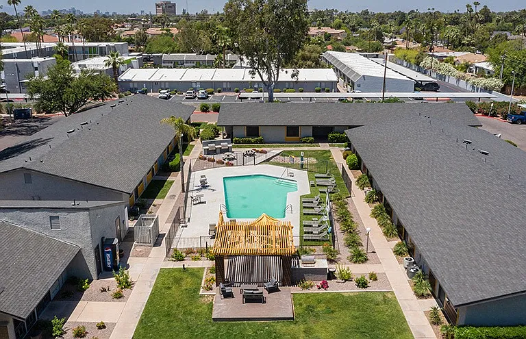 Parq on 50th Apartments — Photo 25