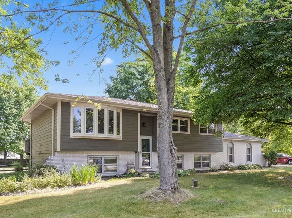 42W351 Foxfield Dr, St Charles, IL 60175