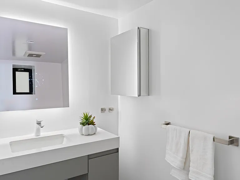 916 Westbourne Dr #203 — Photo 12
