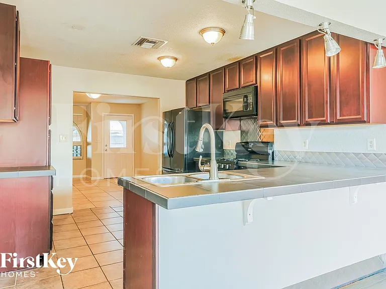 2518 E Don Carlos Ave — Photo 8