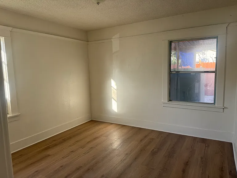 6312 Pierce Ave — Photo 5