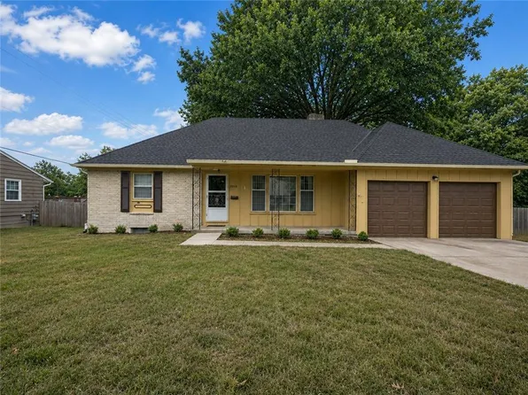 3515 W 49th St, Roeland Park, KS 66205