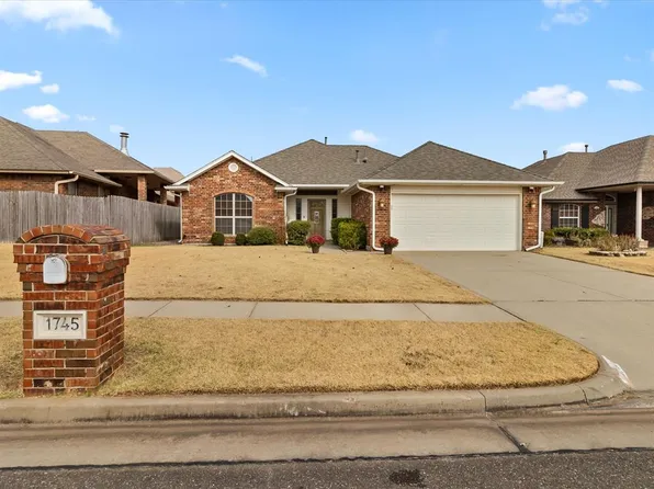 1745 SW 31st Ter, Moore, OK 73160