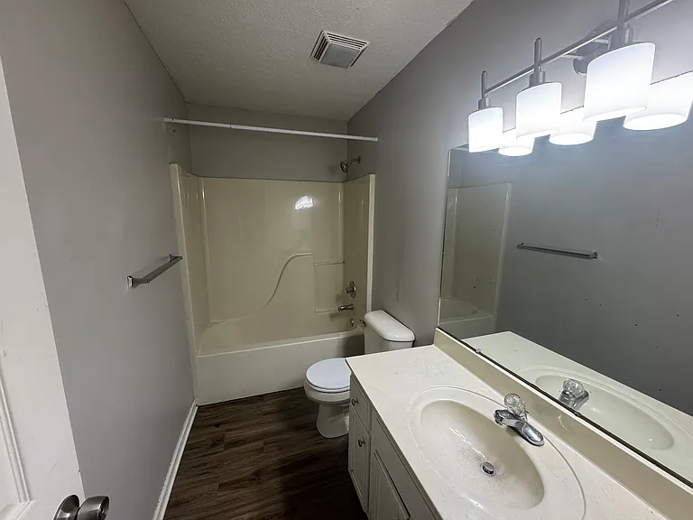 1535 Southern Hills Dr — Photo 7