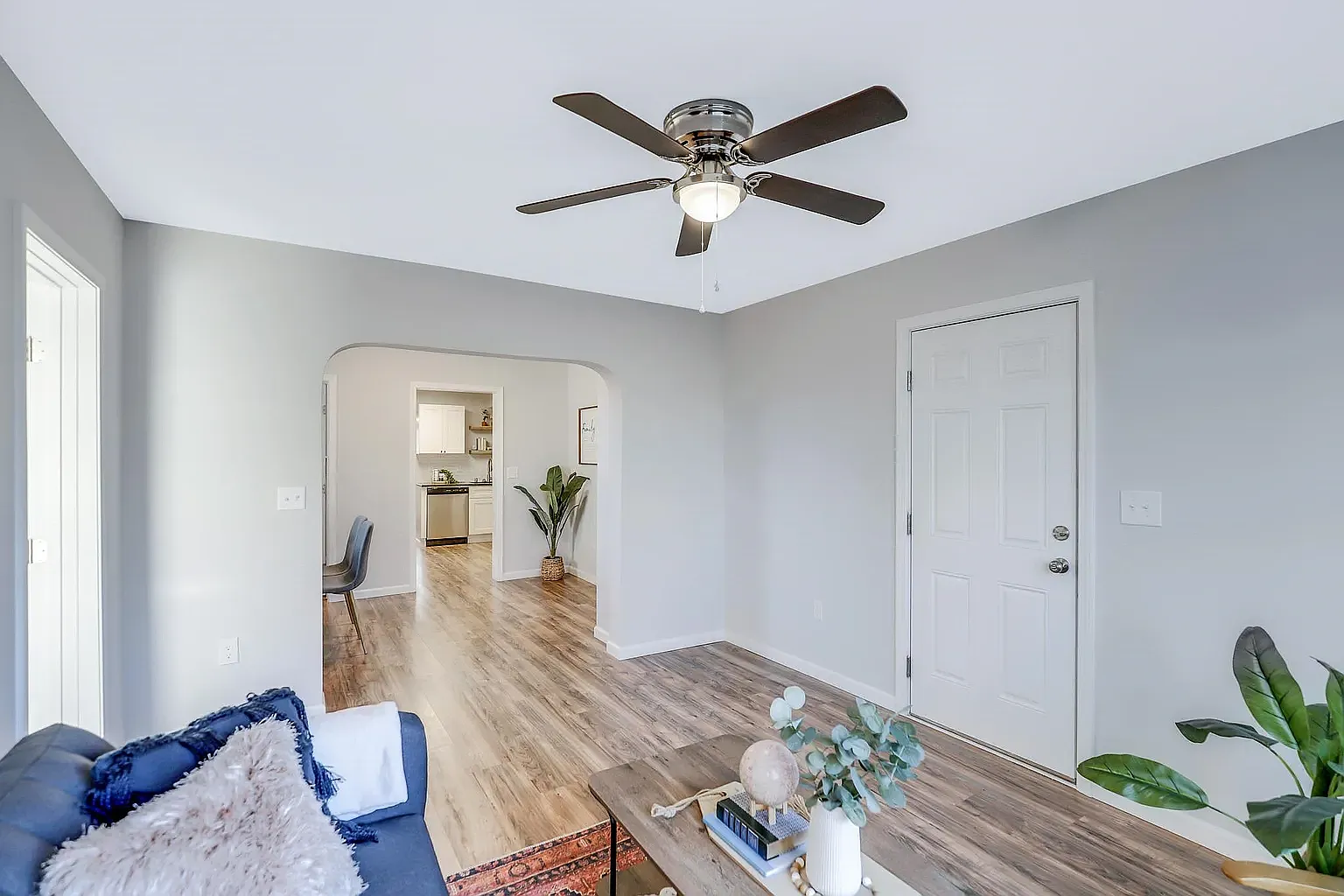 3 bed, 1058 sqft, $1,925 — Photo 1