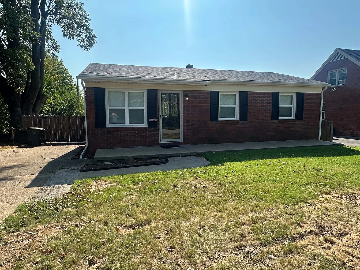 3 bed, 900 sqft, $1,600 — Photo 1