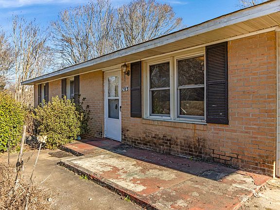 3rd image of 703 Old Stagecoach Rd