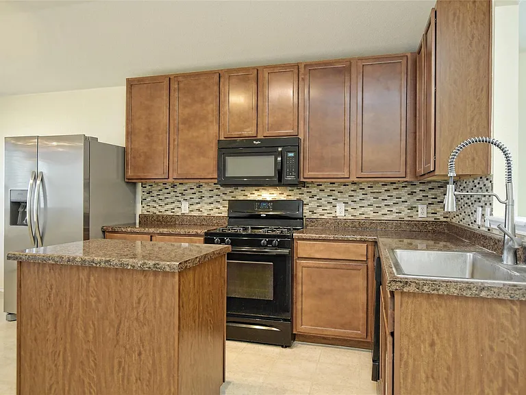 811 Encinita Dr — Photo 5
