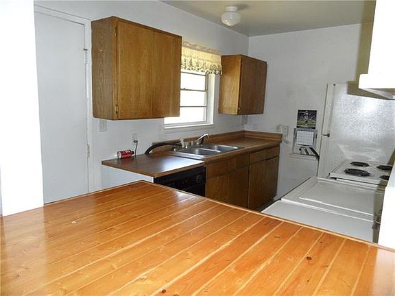 4th image of 1605 Nash St