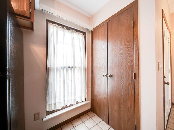 5th image of 813 Applewood Ln