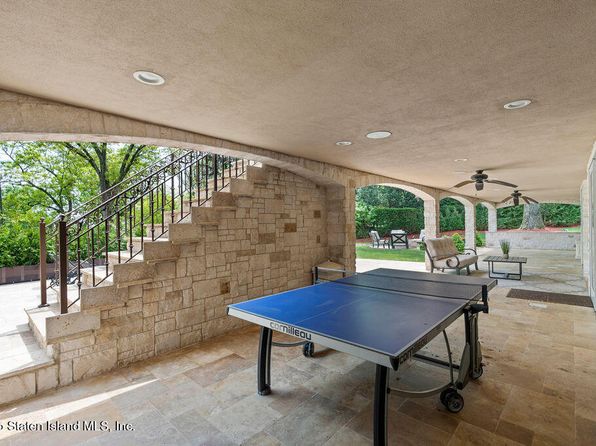 221 Douglas Rd, Staten Island, NY 10304