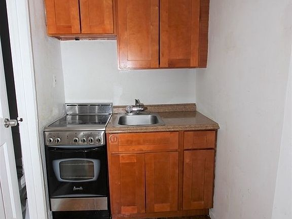 5th image of 213 E 31st St APT C