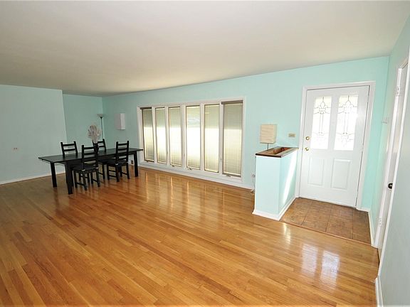 4th image of 598 Green Valley Dr W