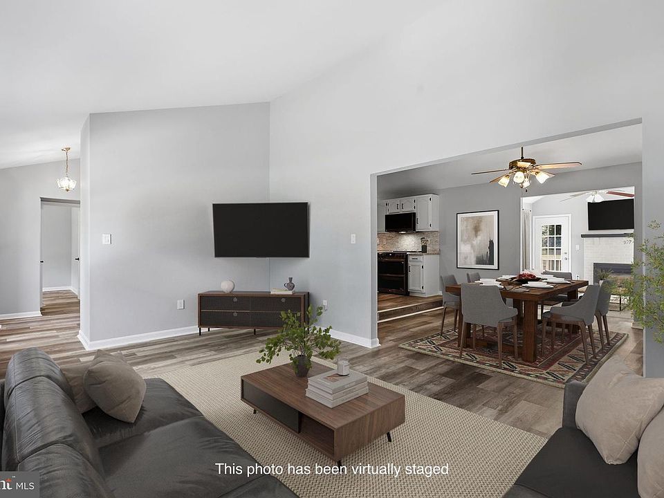 1st image of 10422 Heather Greens Cir