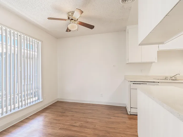 Eastgate Terrace Apartments — Photo 5