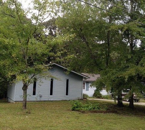 3rd image of 1230 Country Lane Dr NE