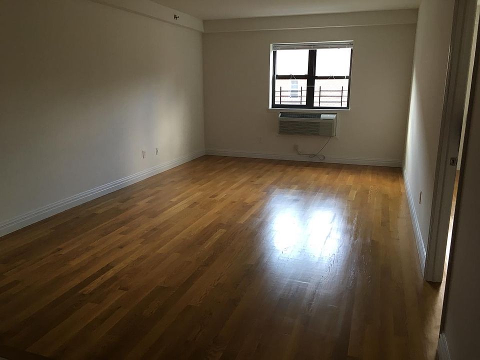 2nd image of 100 E 174th St