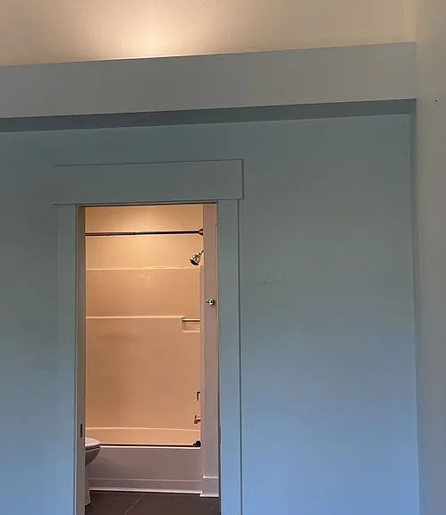 1725 W Koch St #10 — Photo 3