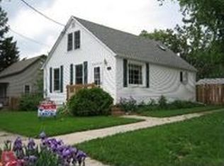 202 Robinson St, Genoa, IL 60135