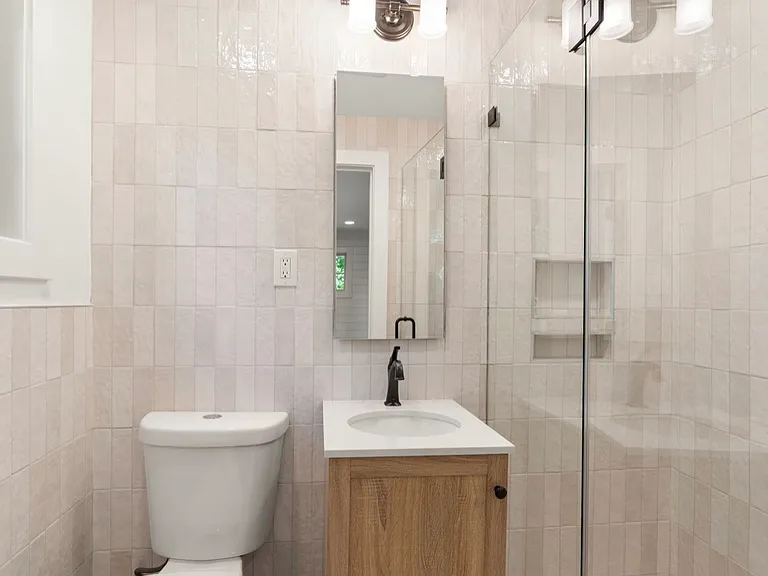 3667 N Harrison St — Photo 7