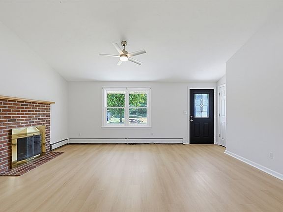 5th image of 120 Carrier Ave