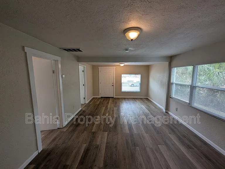 1013 20th Ave S — Photo 6