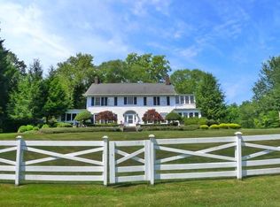 1080 W Hill Dr, Gates Mills, OH