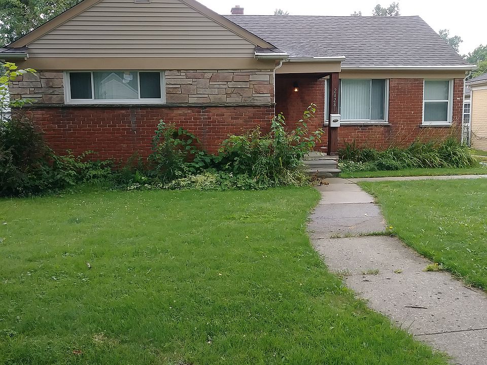 Cloverlawn Front View