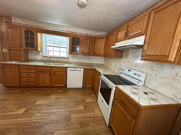 1405 Circle Dr — Photo 9