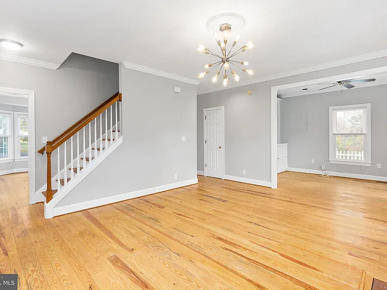 1445 Heatherstone Dr — Photo 4