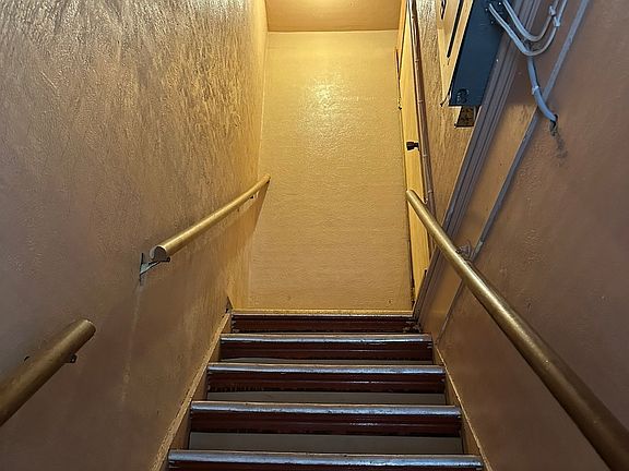 5th image of 520 N Stanton St #C