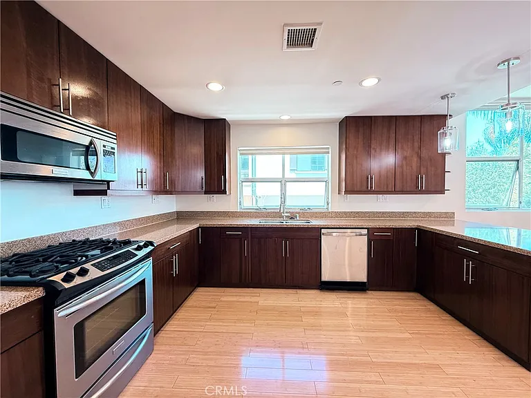 12908 Bloomfield St #103 — Photo 9