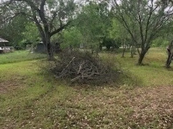 313 Togo St, Cuero, TX 77954