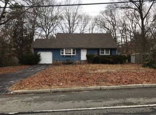 4209 Express Dr N, Ronkonkoma, NY 11779