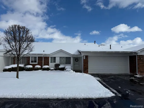 774 Country Club Dr, Saint Clair Shores, MI 48082