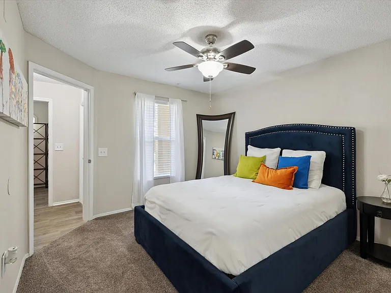 2 Bedroom (Renovated) - 2 Bed / 2 Bath - 962 Sq.Ft.