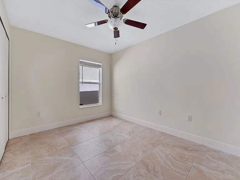 2111 Corner Point Ct — Photo 12