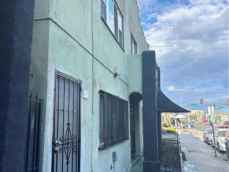 1917 E 4th St — Photo 18