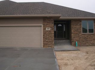 530 Redwood Rd, Grand Island, NE 68803