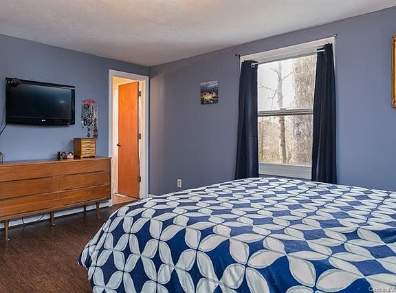 4th image of 110 Chapman Dr