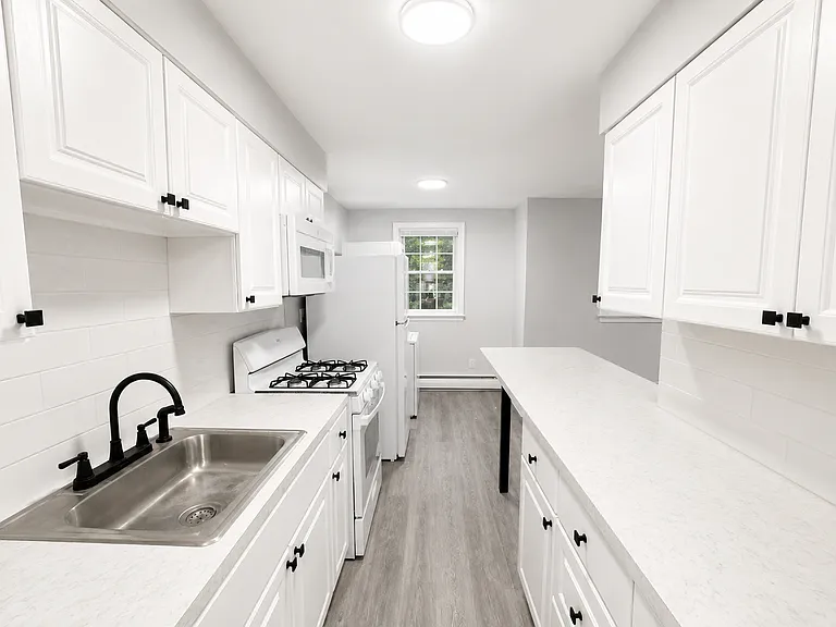 Moser Gardens Apartments — Photo 3