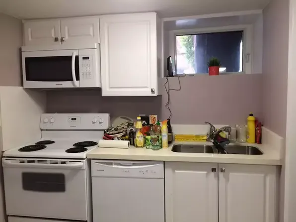 373 Markham St #5, Toronto, ON M6G 2K8