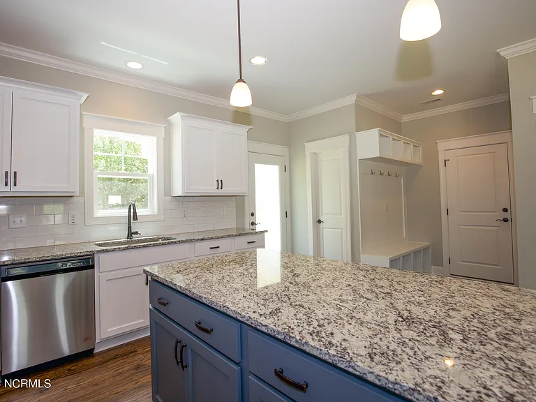 1021 Juniper Lake Rd — Photo 14